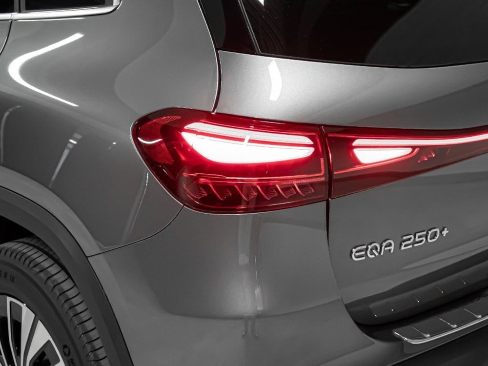 Mercedes-Benz EQA nuova a Macerata (7)