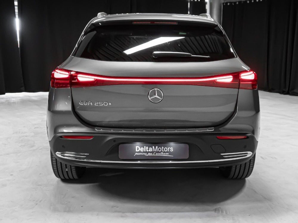 Mercedes-Benz EQA nuova a Macerata (8)
