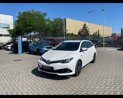 Toyota Auris Station Wagon 1.8 Hybrid Lounge del 2018 usata a Siena