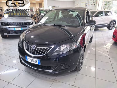 Lancia Ypsilon 1.0 FireFly 5 porte S&amp;S Hybrid Gold Plus del 2024 usata a Prato