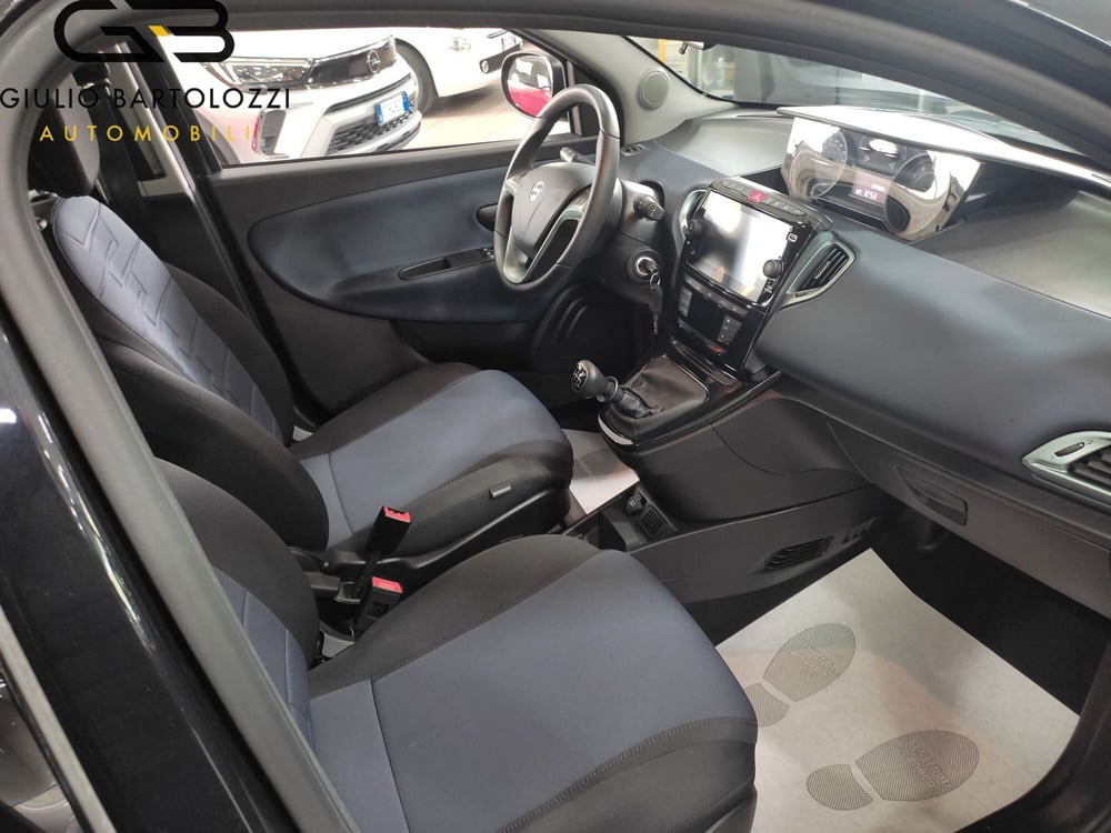 Lancia Ypsilon usata a Prato (11)