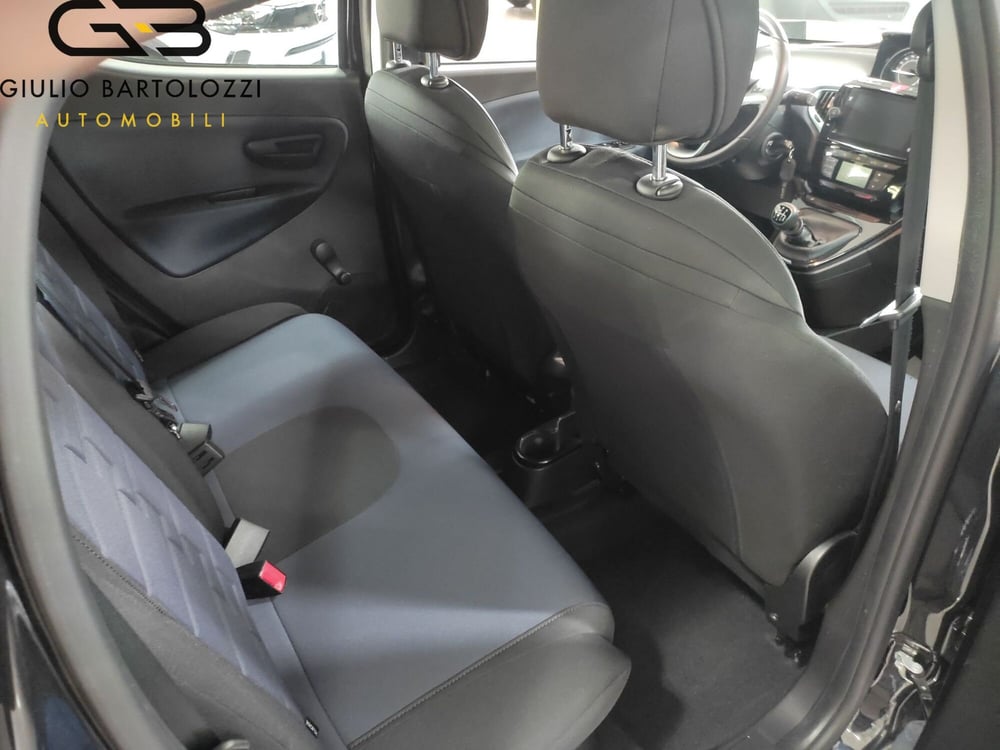 Lancia Ypsilon usata a Prato (12)