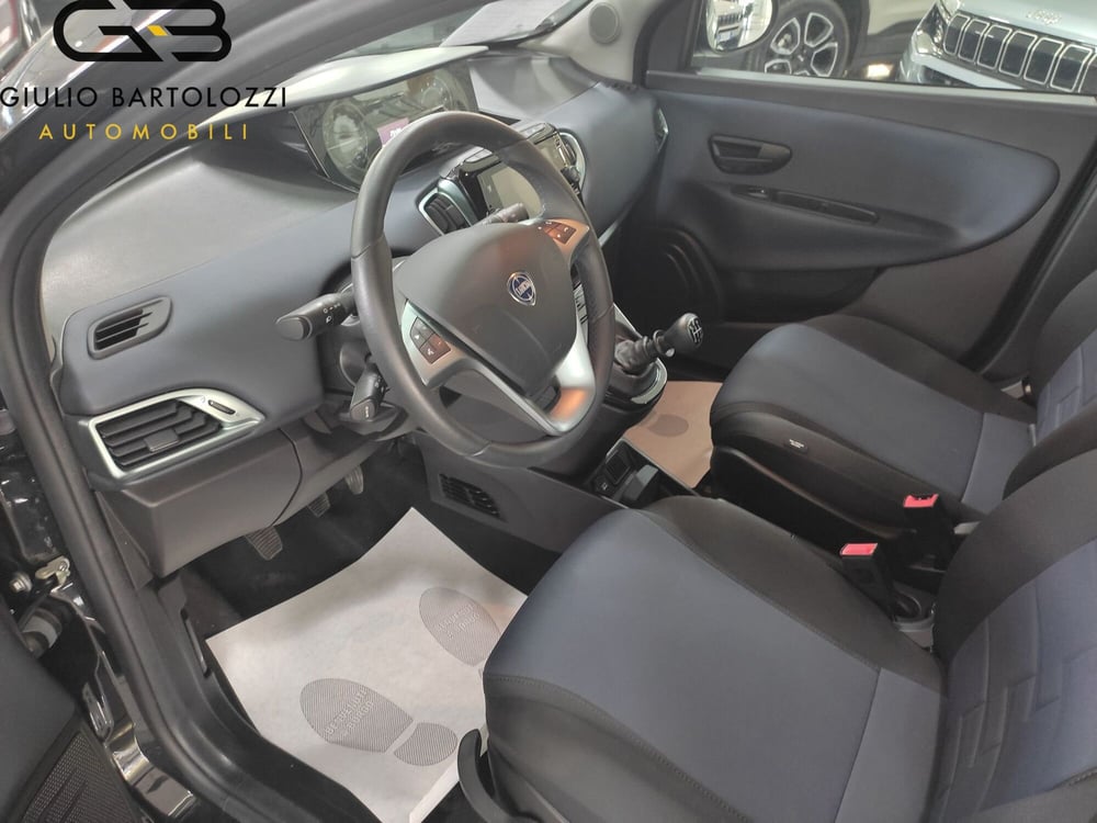 Lancia Ypsilon usata a Prato (14)