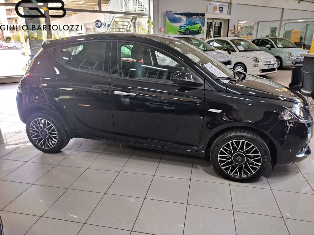 Lancia Ypsilon usata a Prato (4)