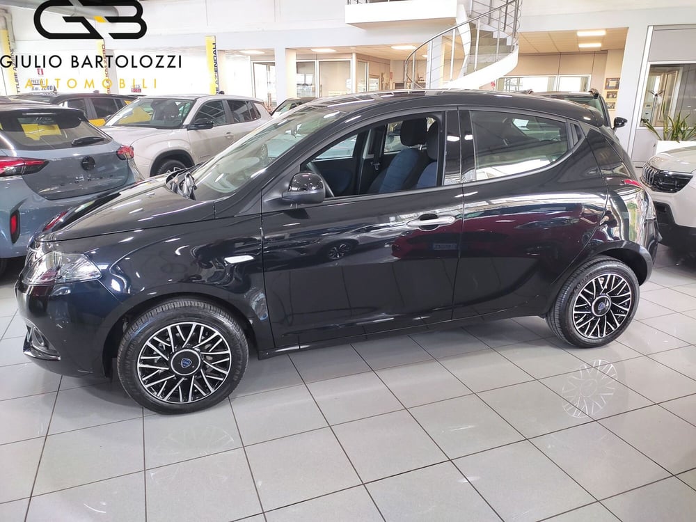 Lancia Ypsilon usata a Prato (7)