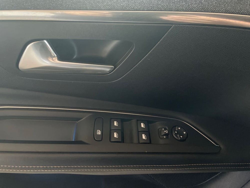 Peugeot 3008 usata a Salerno (13)