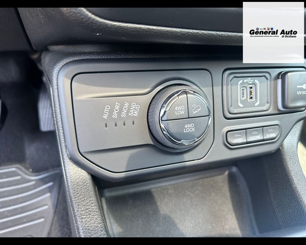 Jeep Renegade nuova a Lucca (14)