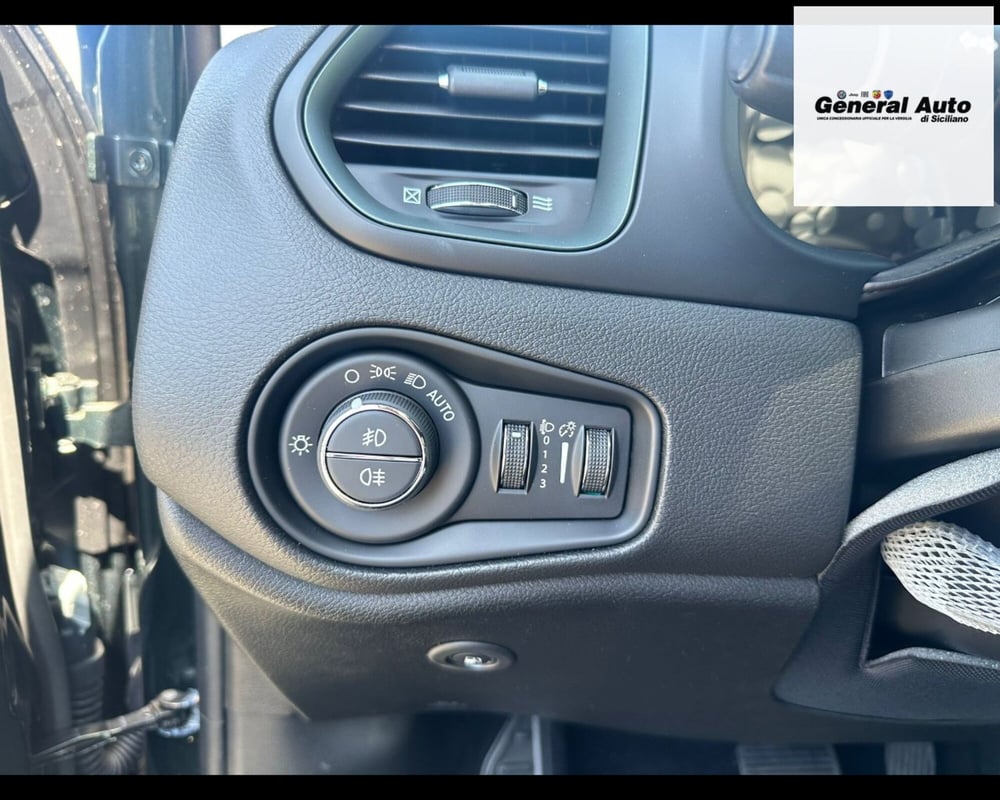 Jeep Renegade nuova a Lucca (15)