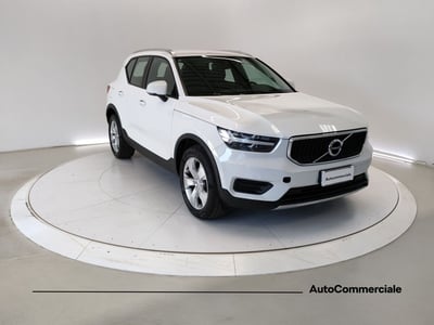Volvo XC40 T2 Momentum Core del 2021 usata a Bologna