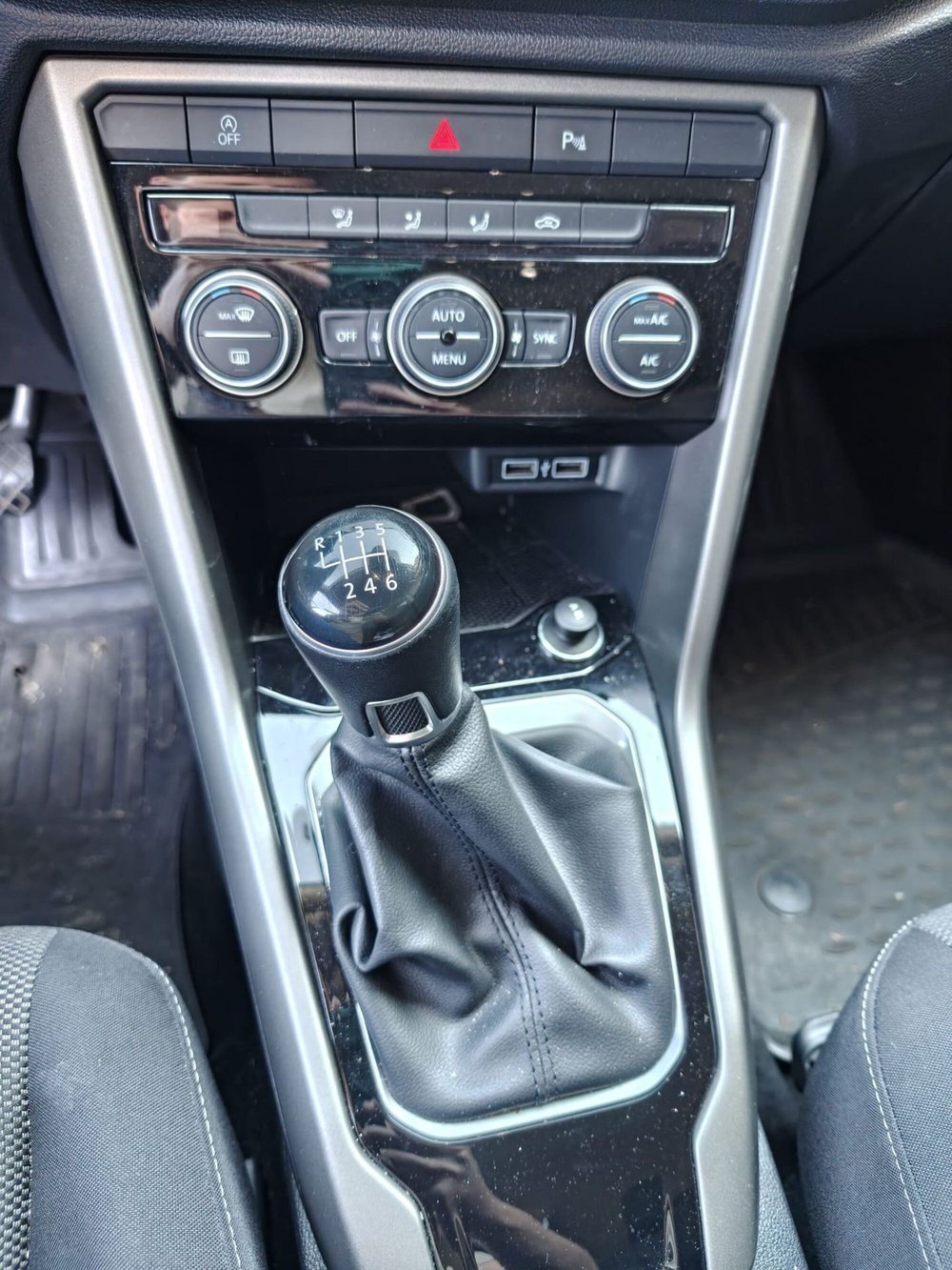 Volkswagen T-Roc usata a L'Aquila (18)