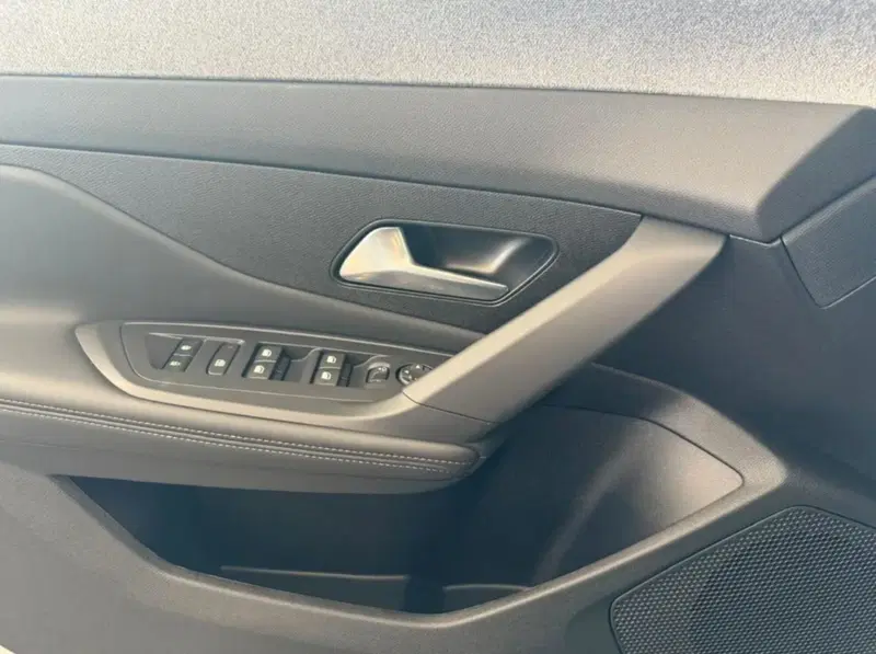 Peugeot 308 nuova a Latina (4)