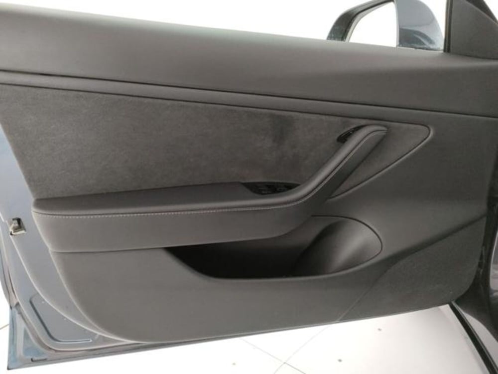 Tesla Model 3 usata a Modena (10)