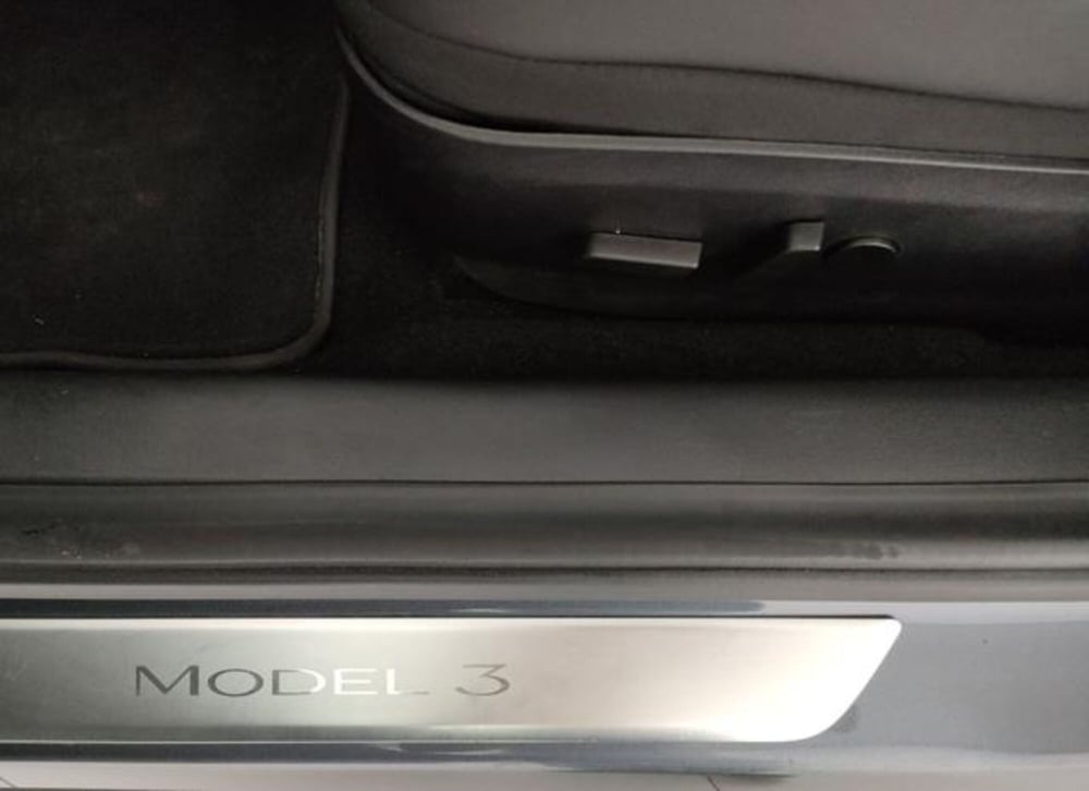 Tesla Model 3 usata a Modena (11)
