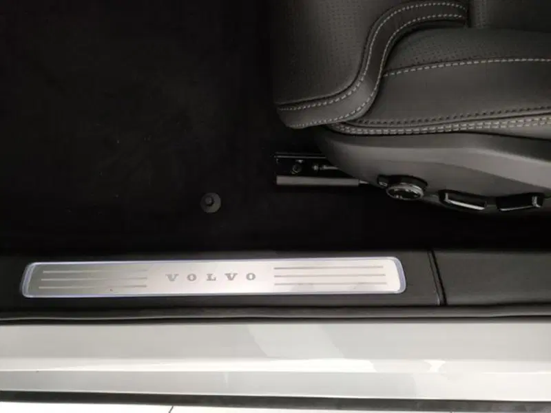 Volvo V90 nuova a Modena (17)