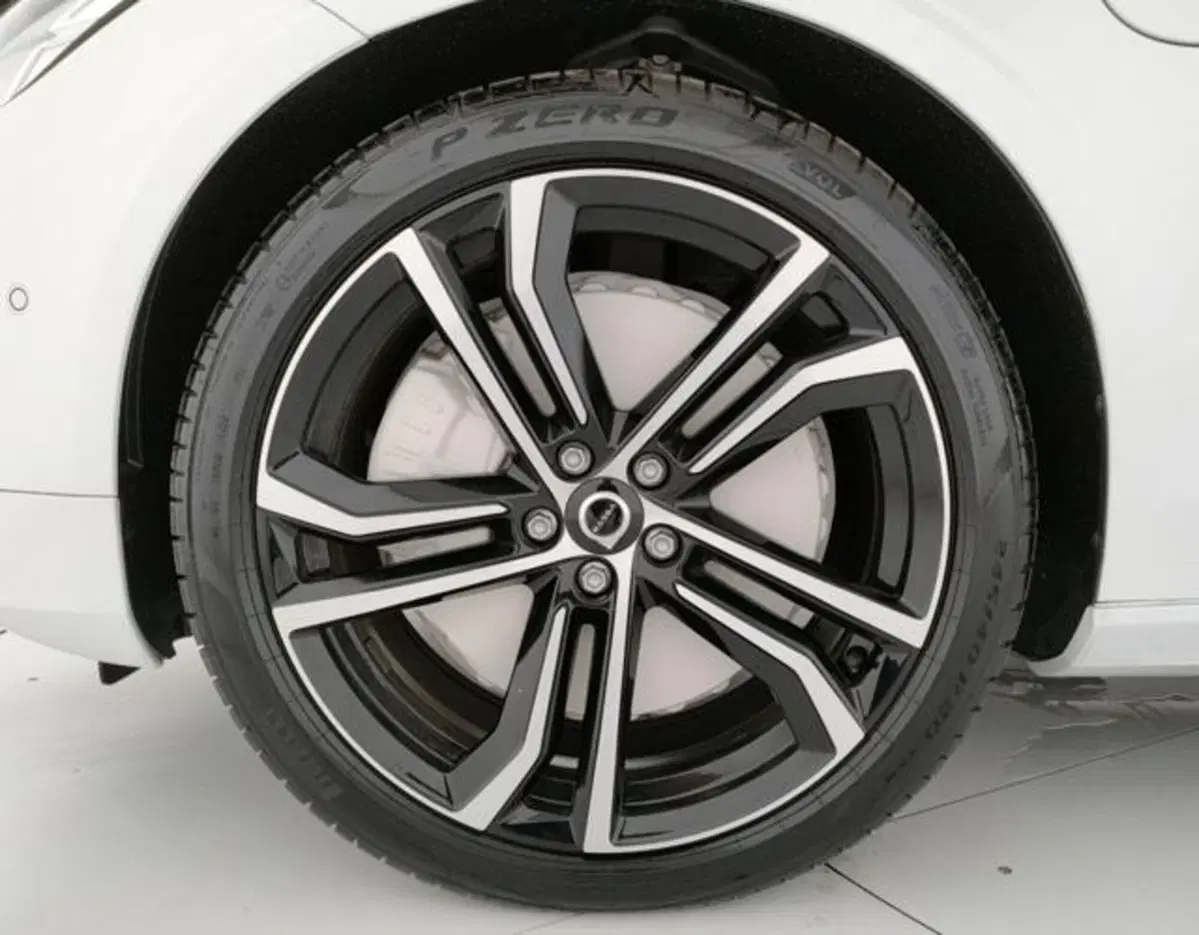 Volvo V90 nuova a Modena (8)