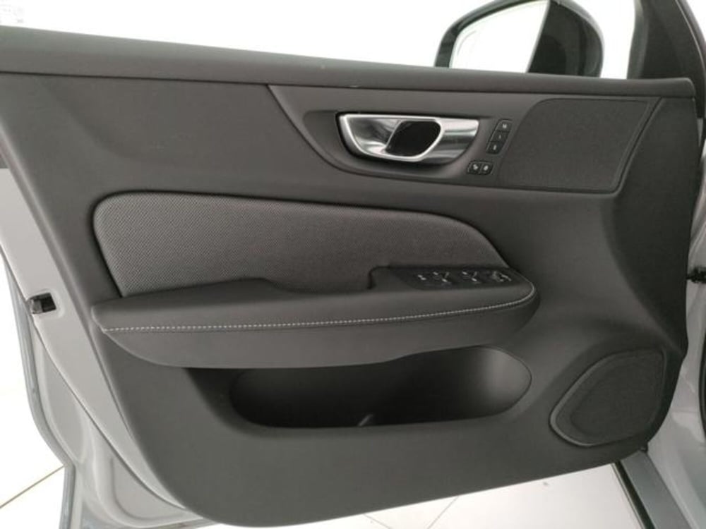 Volvo V60 nuova a Modena (10)