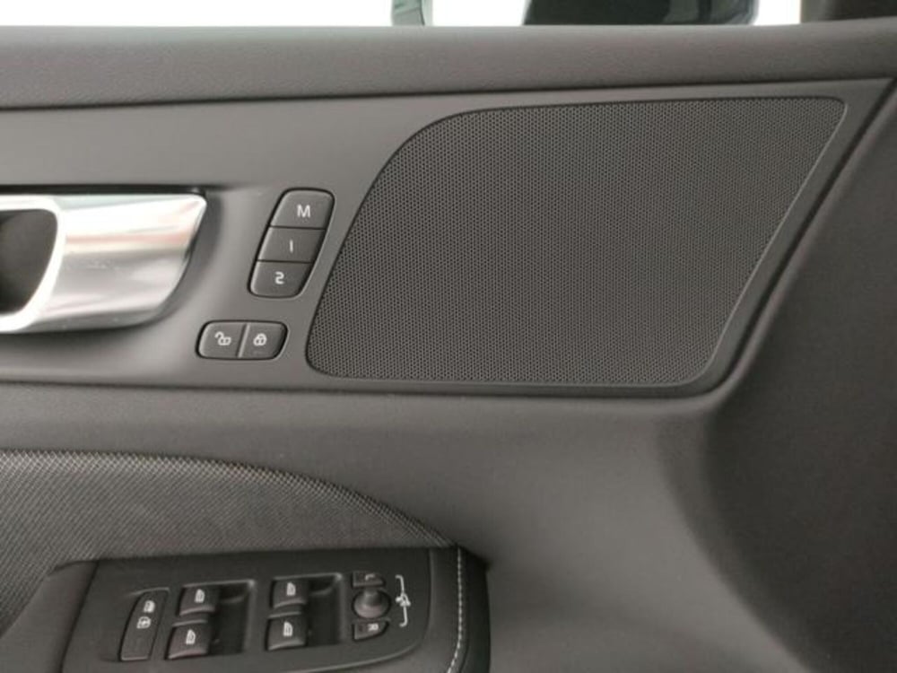 Volvo V60 nuova a Modena (11)