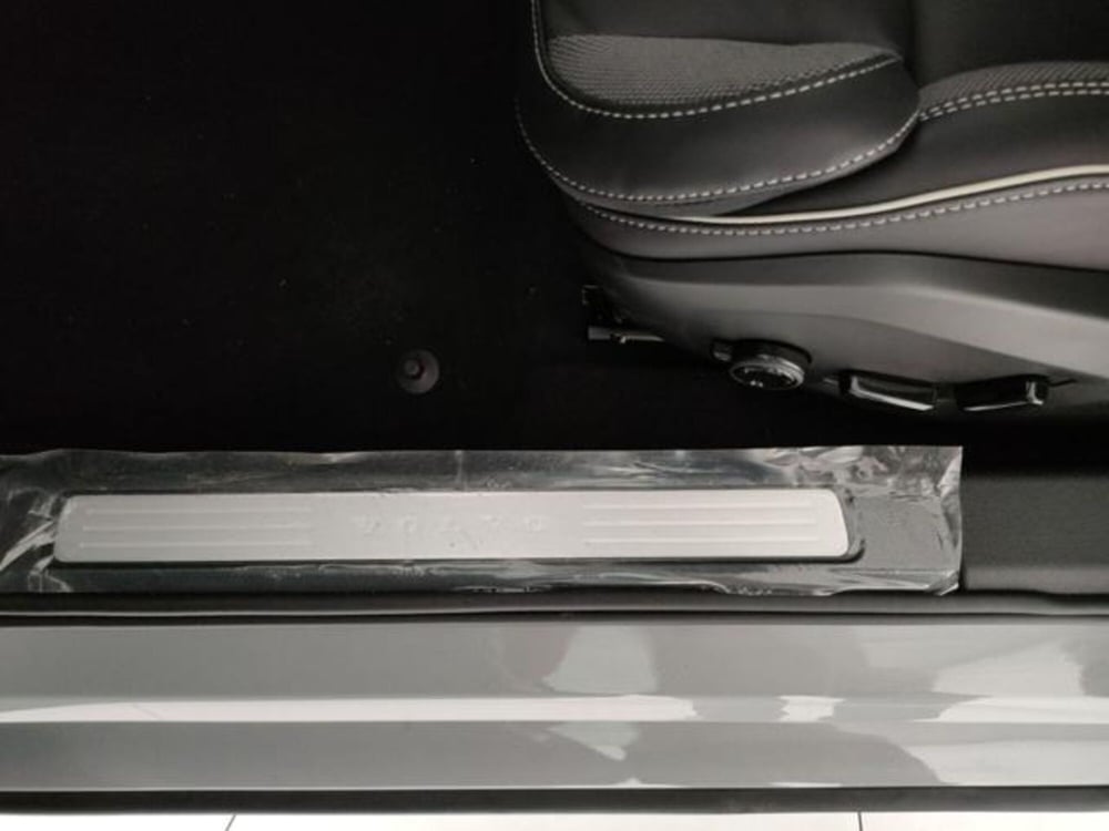 Volvo V60 nuova a Modena (14)