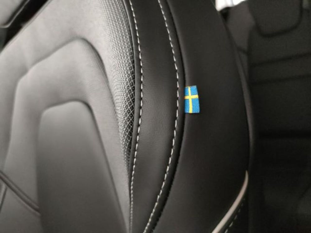 Volvo V60 nuova a Modena (15)