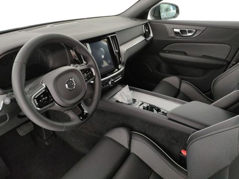 Volvo V60 nuova a Modena (16)