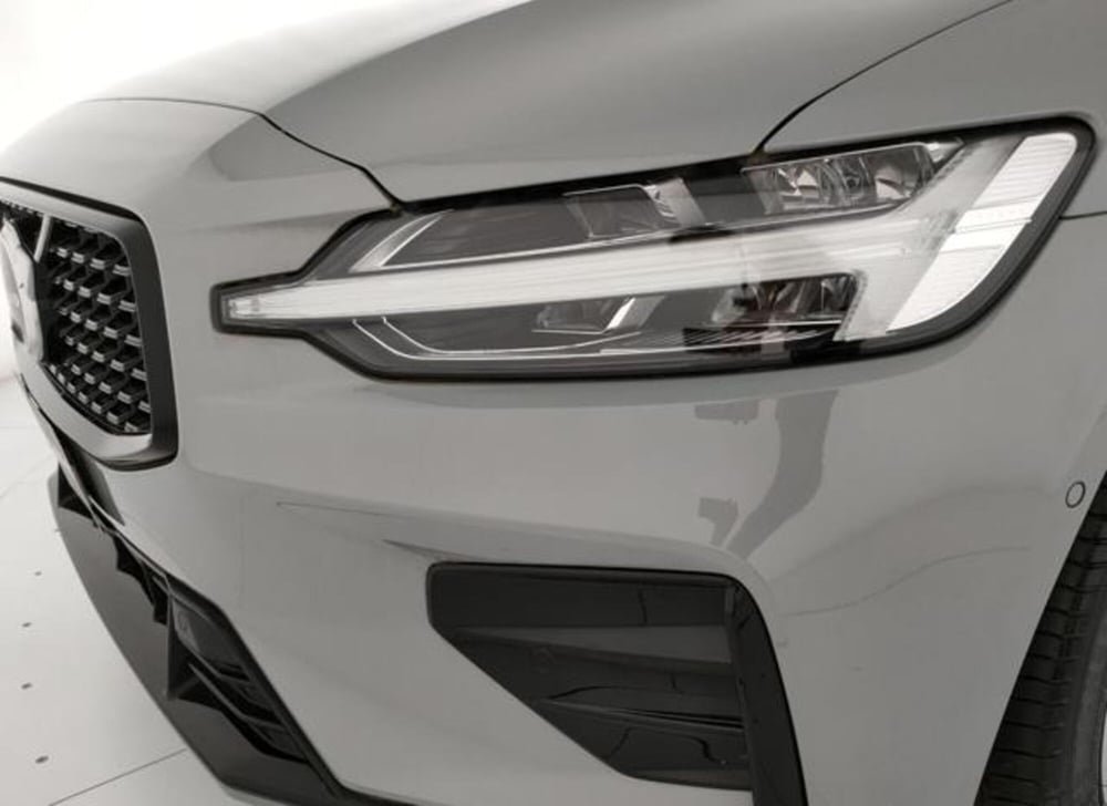 Volvo V60 nuova a Modena (9)