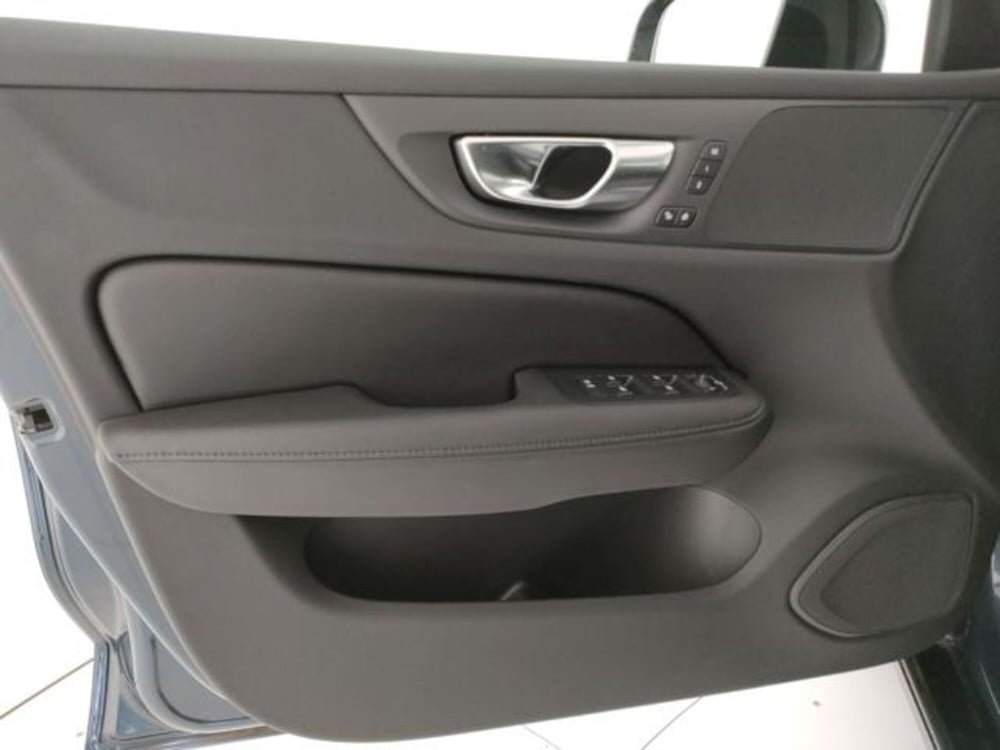 Volvo V60 nuova a Modena (11)