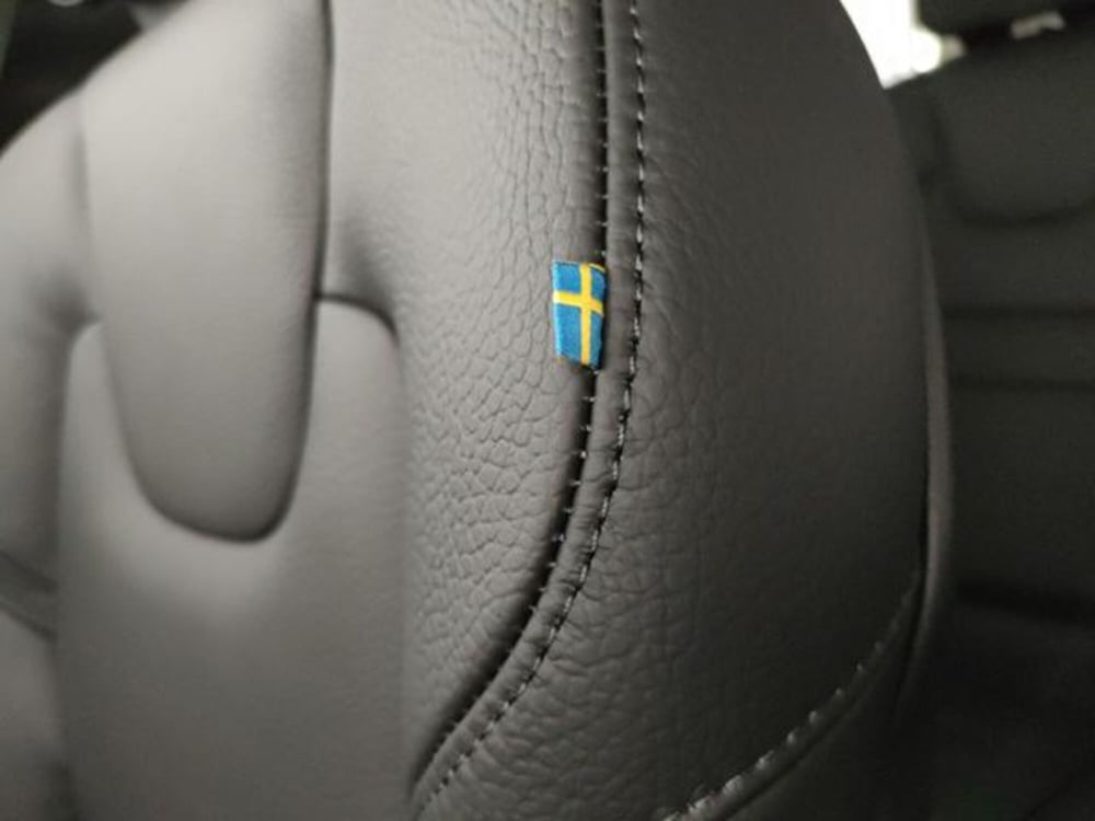 Volvo V60 nuova a Modena (14)
