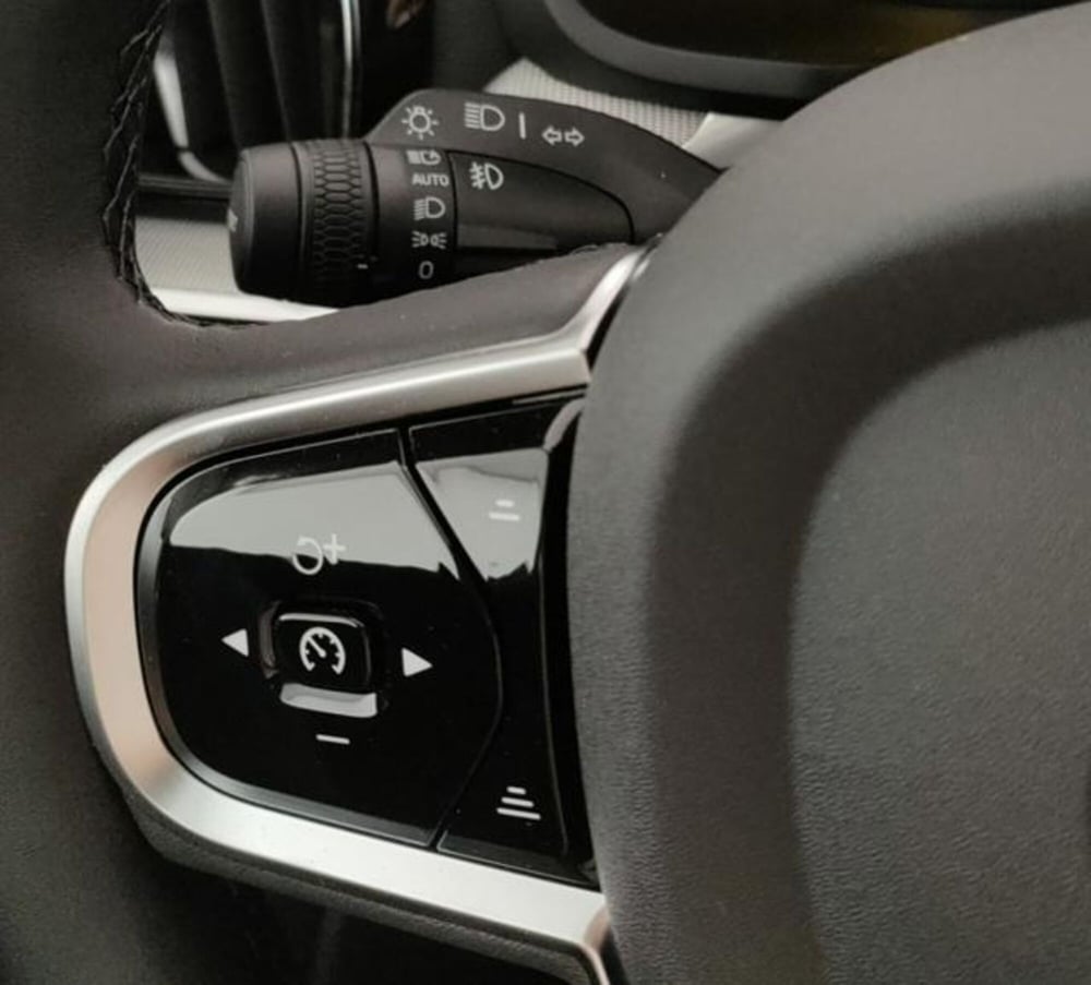 Volvo V60 nuova a Modena (20)