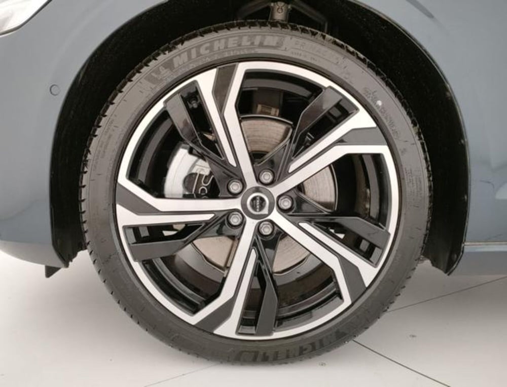 Volvo V60 nuova a Modena (8)