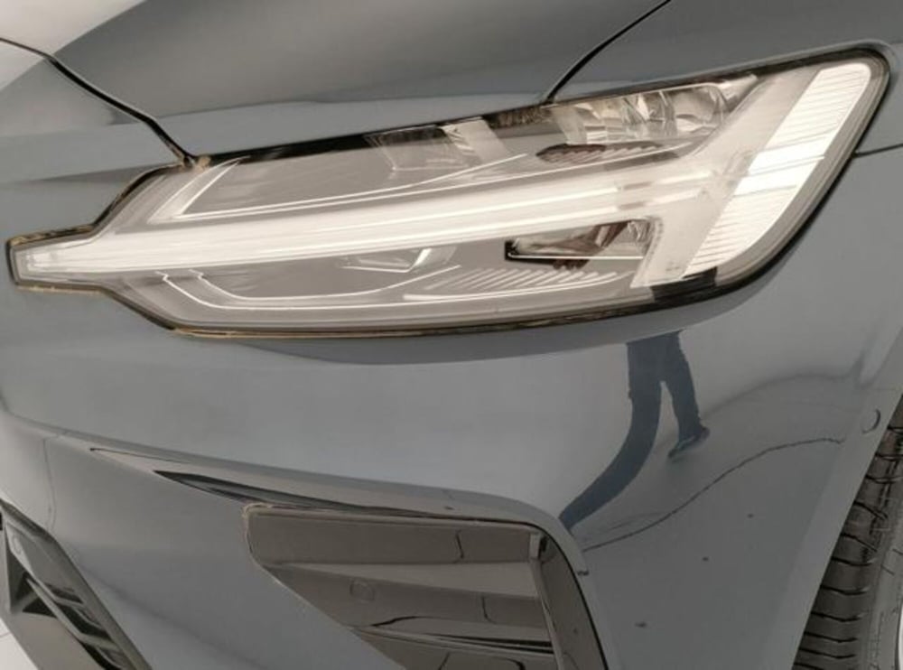 Volvo V60 nuova a Modena (9)