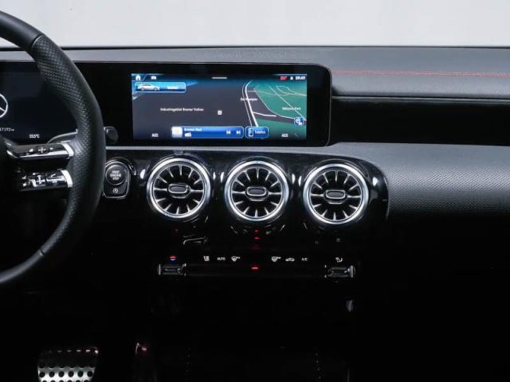 Mercedes-Benz CLA Shooting Brake usata a Milano (5)