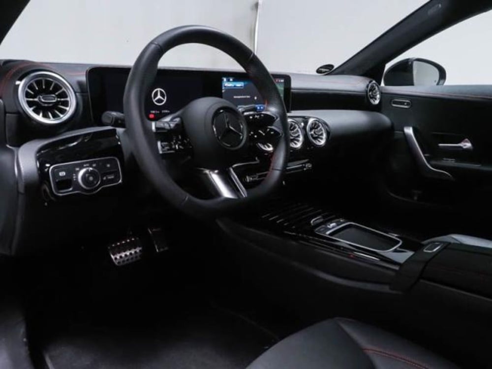 Mercedes-Benz CLA Shooting Brake usata a Milano (6)