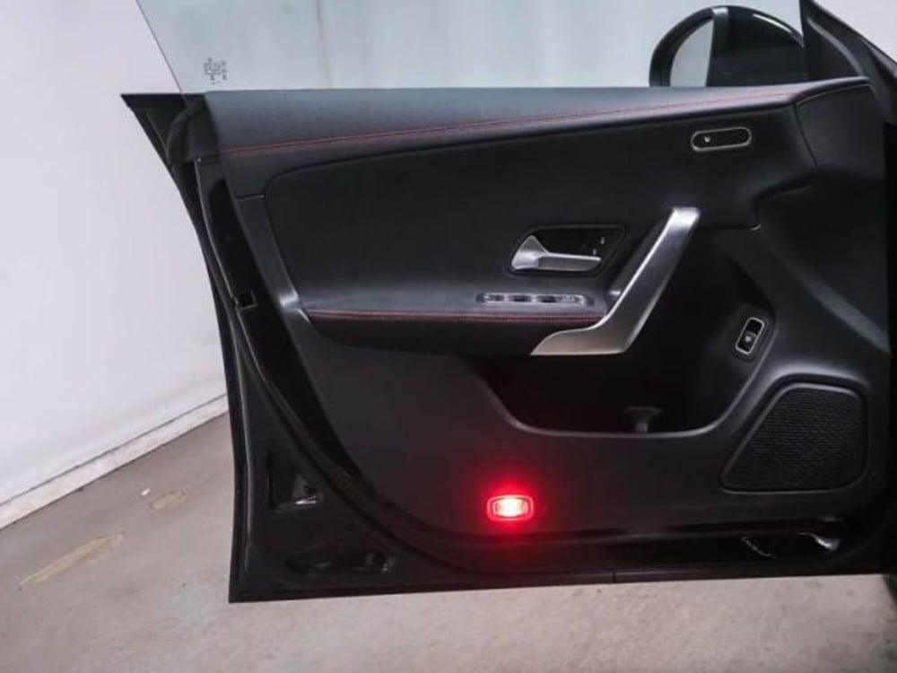 Mercedes-Benz CLA Shooting Brake usata a Milano (9)