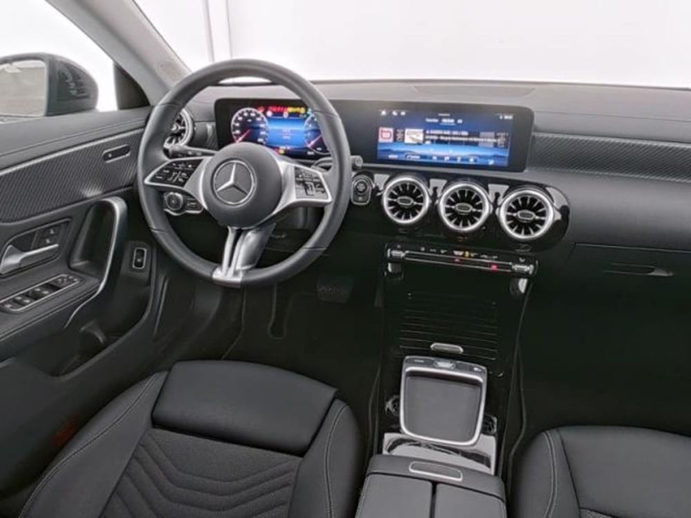 Mercedes-Benz CLA Shooting Brake usata a Milano (6)