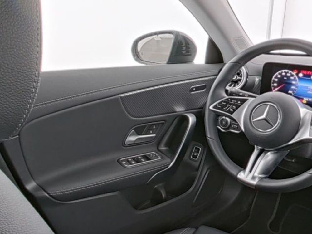 Mercedes-Benz CLA Shooting Brake usata a Milano (9)