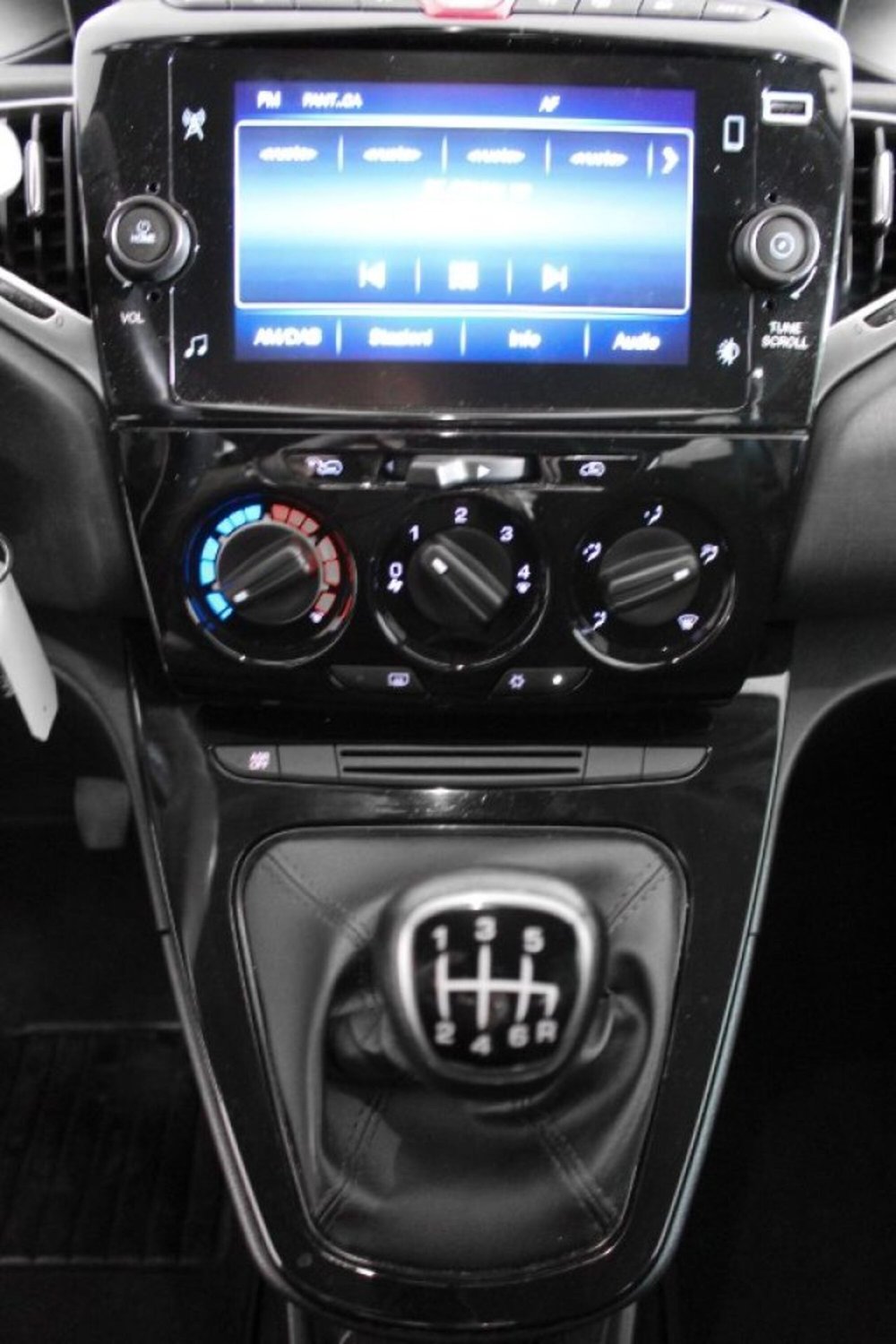 Lancia Ypsilon usata a Novara (12)