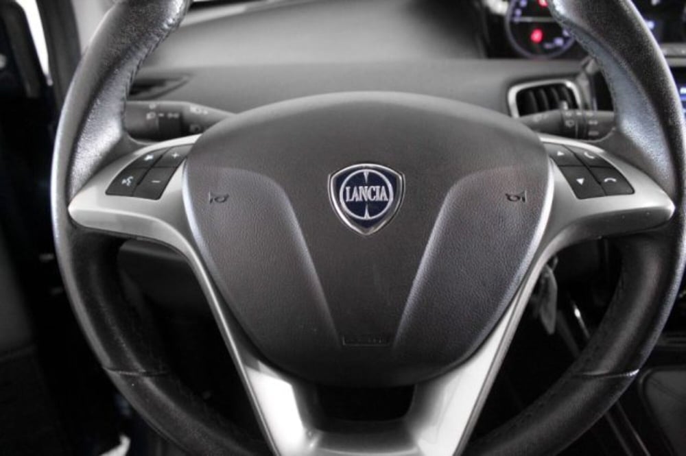 Lancia Ypsilon usata a Novara (14)