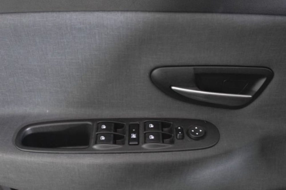 Lancia Ypsilon usata a Novara (15)
