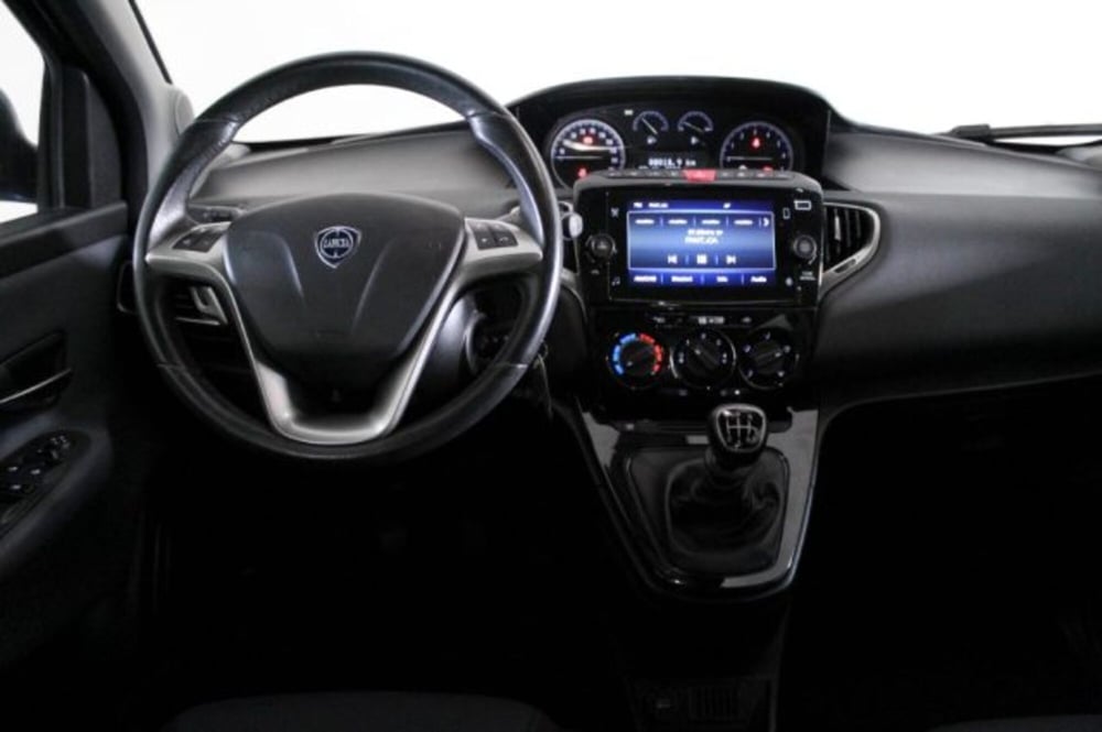 Lancia Ypsilon usata a Novara (6)