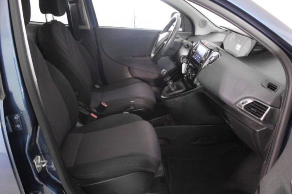 Lancia Ypsilon usata a Novara (8)