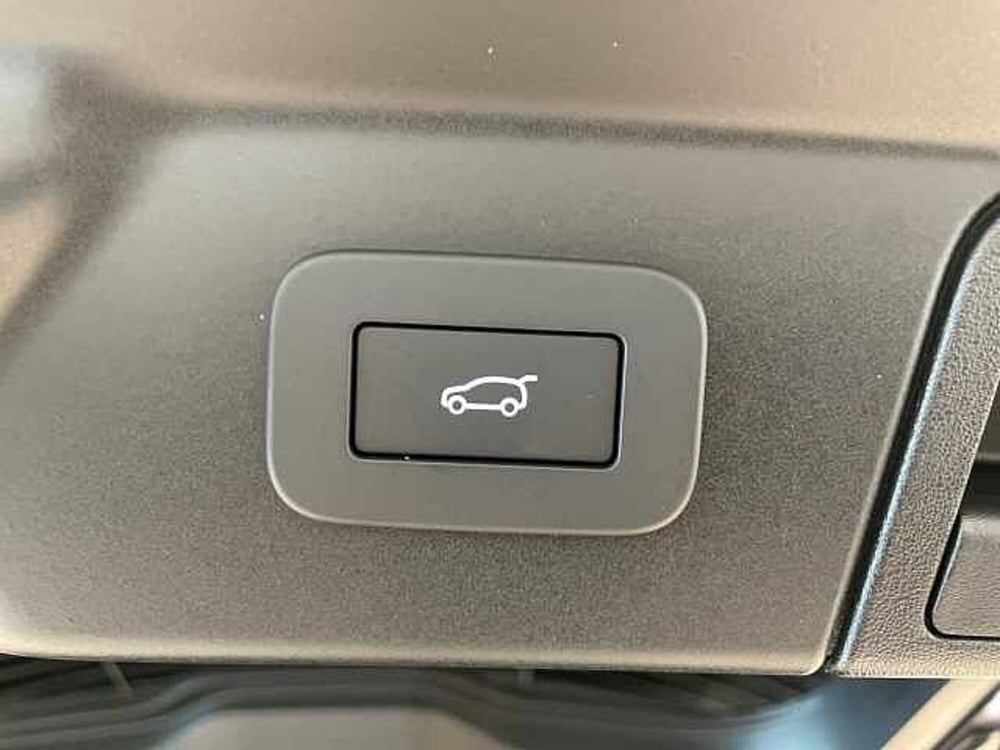 Land Rover Range Rover Velar nuova a Ravenna (11)