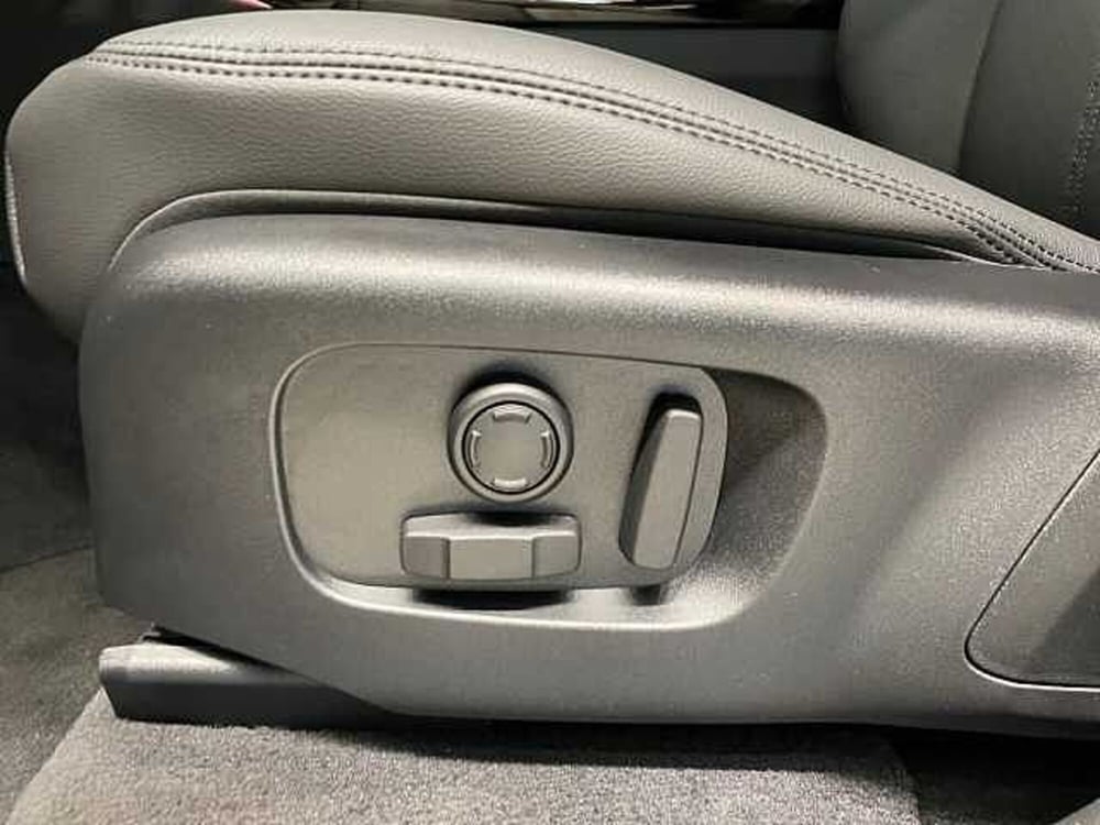 Land Rover Range Rover Velar nuova a Ravenna (14)