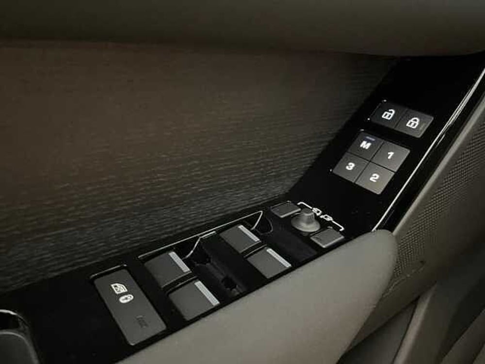 Land Rover Range Rover Velar nuova a Ravenna (18)