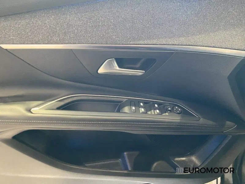 Peugeot 3008 usata a Bari (15)