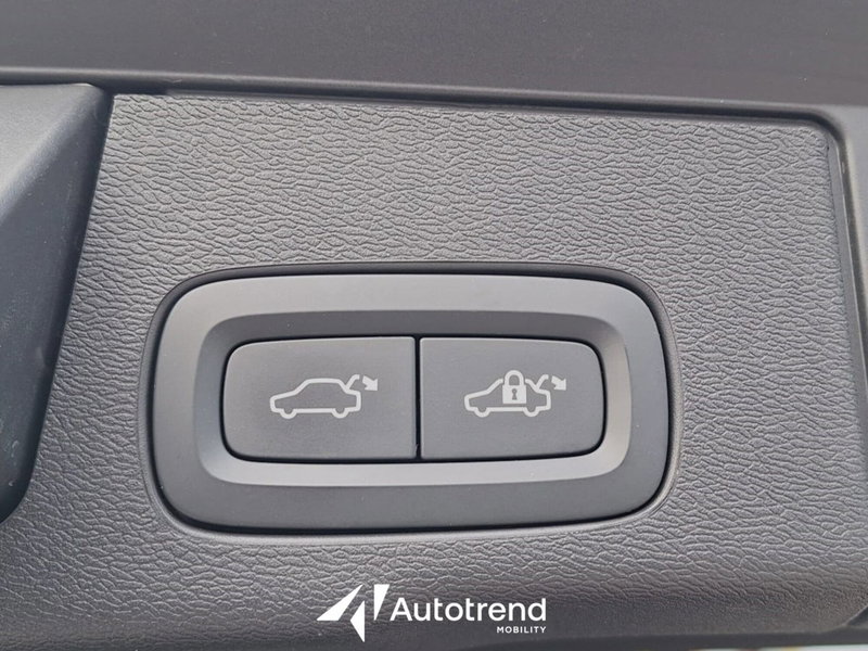 Volvo XC60 usata a Bari (15)