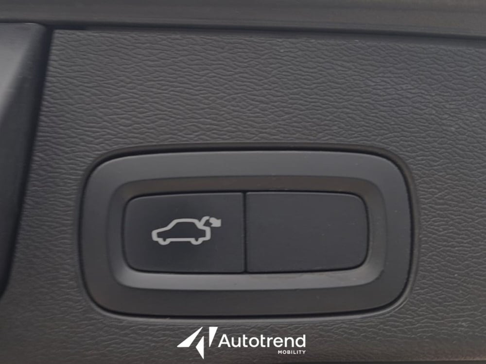 Volvo XC60 usata a Bari (15)