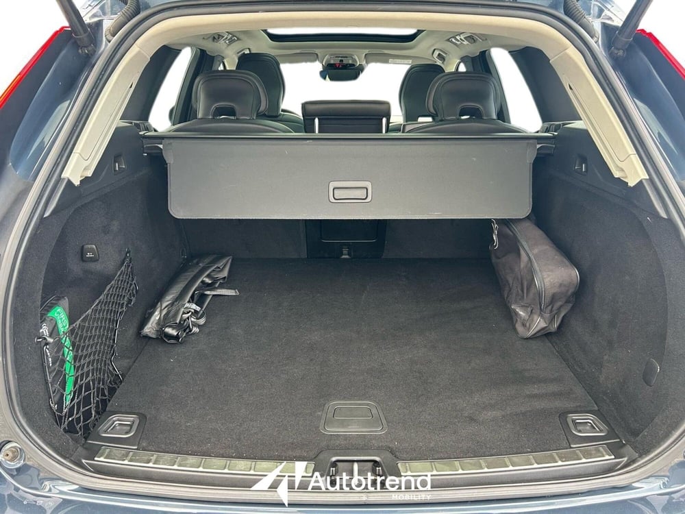 Volvo XC60 usata a Bari (16)