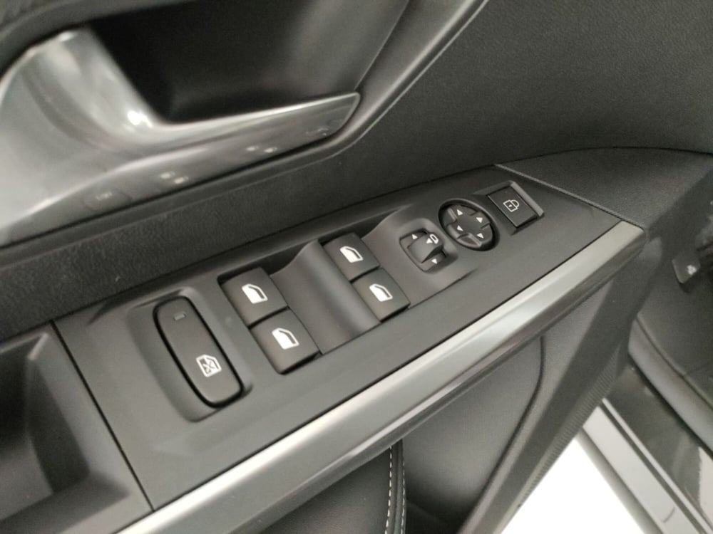 Peugeot 3008 nuova a Caserta (18)