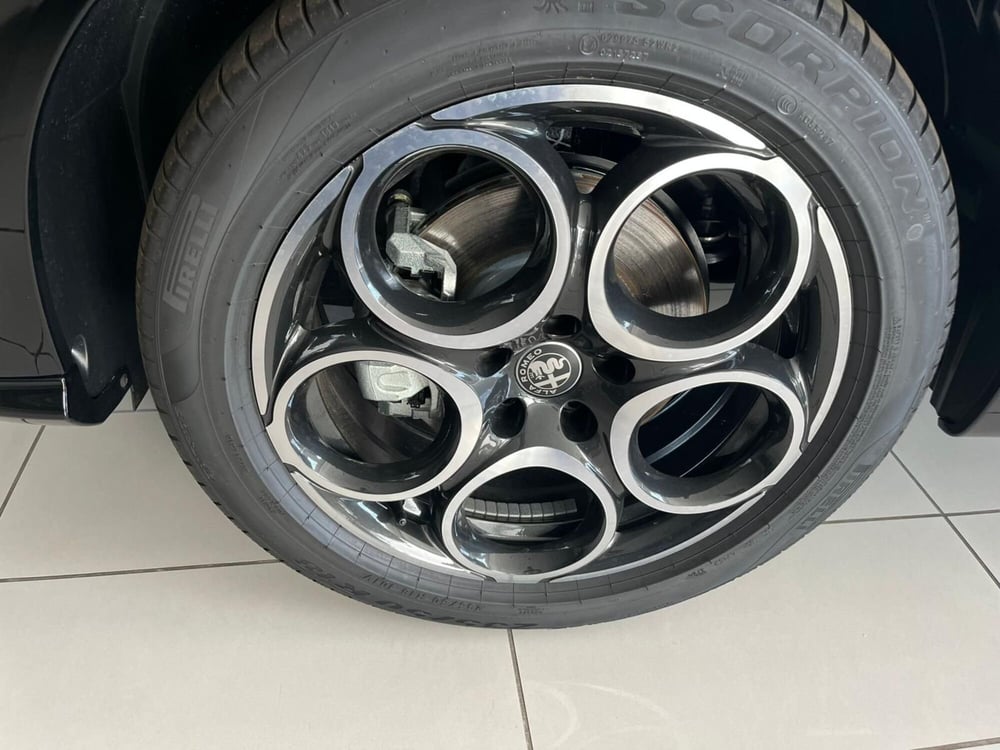 Alfa Romeo Tonale nuova a Milano (10)