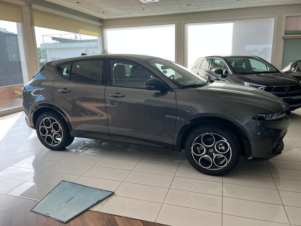 Alfa Romeo Tonale nuova a Milano (4)
